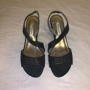 2” Black sparkly dress shoes heels